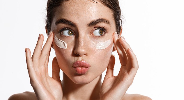 Crema-Viso-con-Protezione-Solare-SPF_mobile