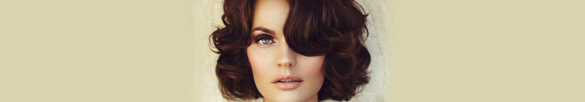 Capelli caschetto riccio