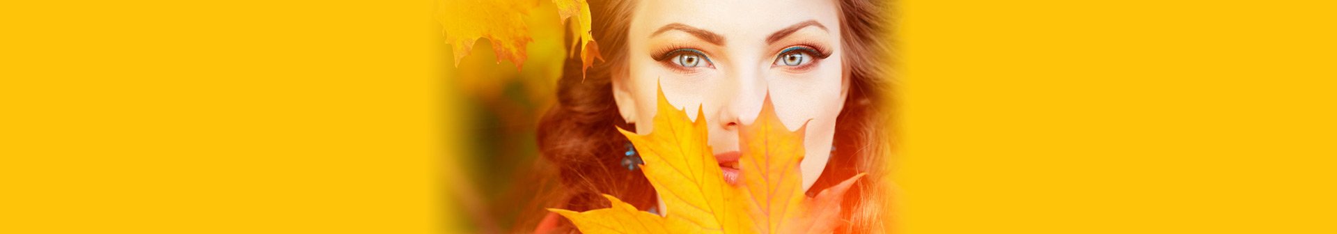 donna con foglia arancione