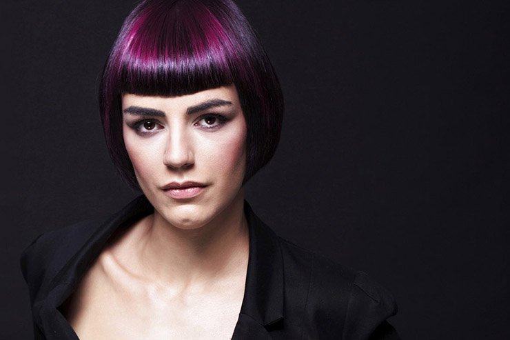 Capelli con riflessi viola