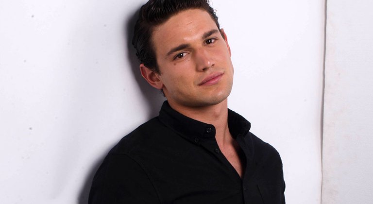 Pettinatura capelli indietro