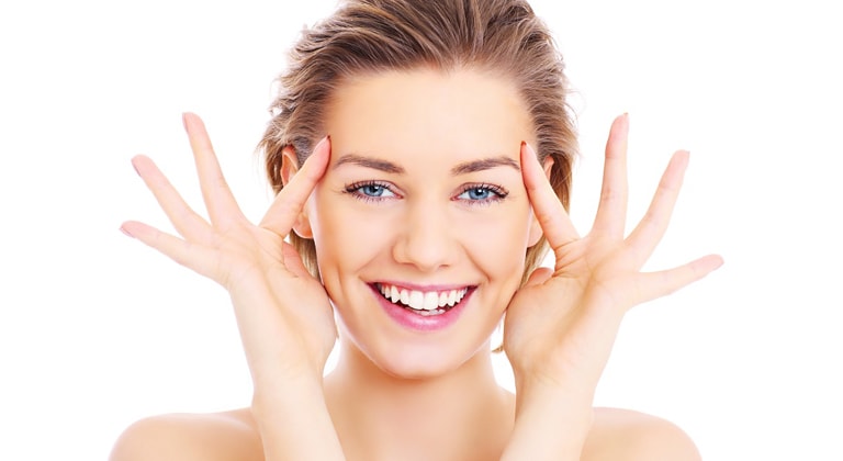 donna senza borse sotto gli occhi