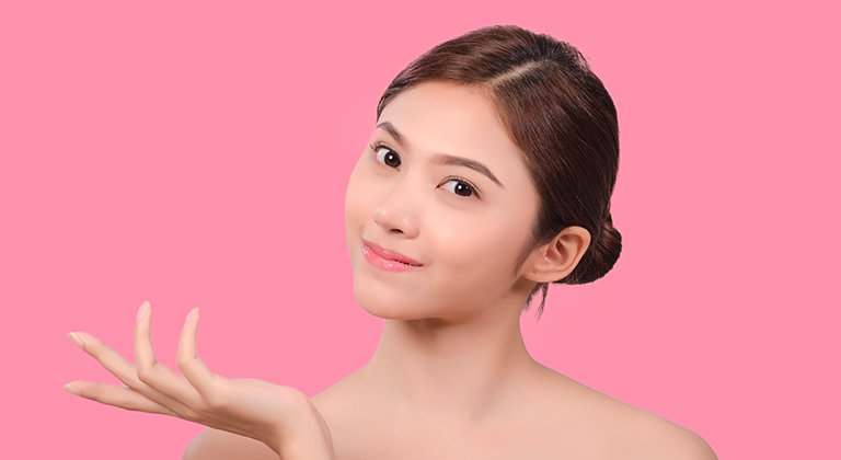 Ragazza asiatica dubbiosa