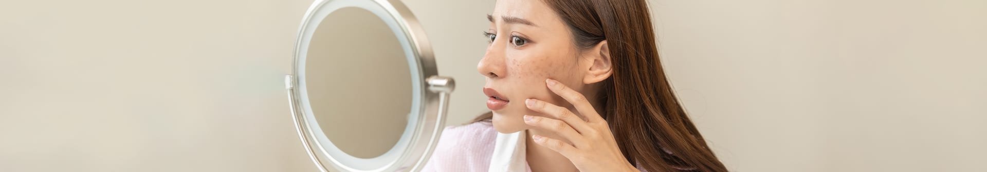 Rimedi e prodotti per ridurre le macchie scure del viso