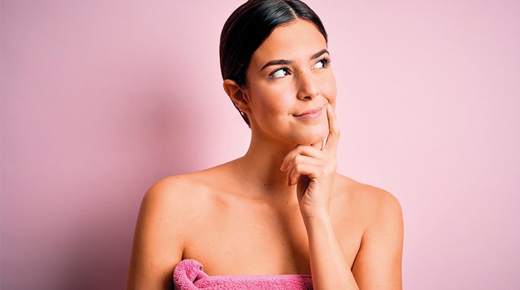 ragazza pensierosa